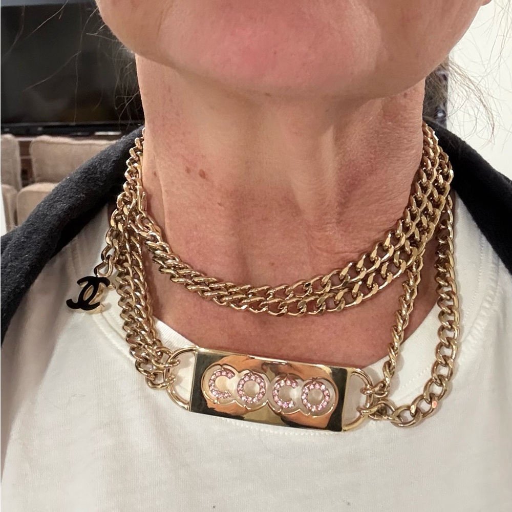 CHANEL Gold Necklace with Pink Rhinestone COCO Tag - Picture 10 of 14